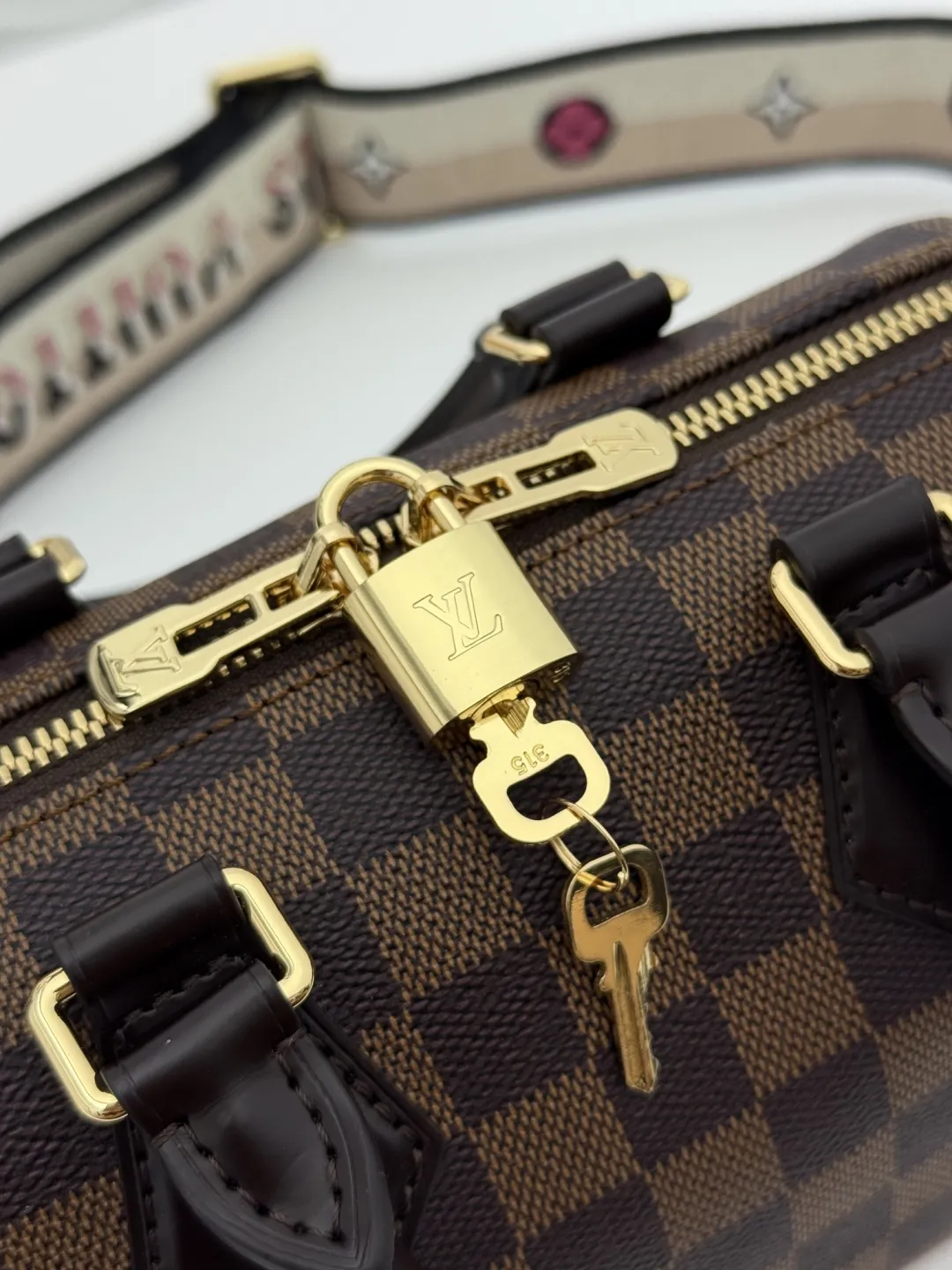 Louis Vuitton Speedy Bandoulière 20 N40489 photo review