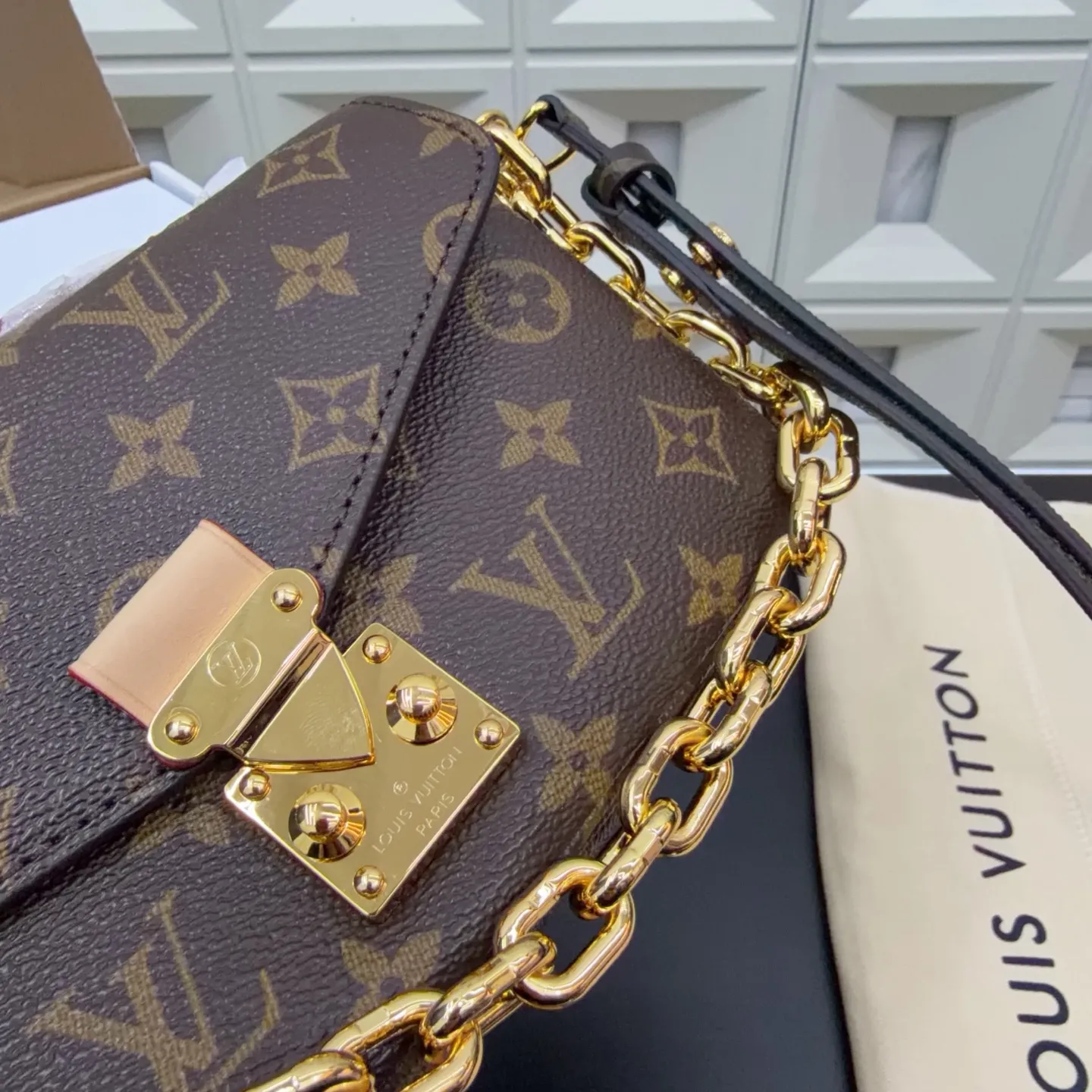 Louis Vuitton Pochette Métis East West M46279 photo review